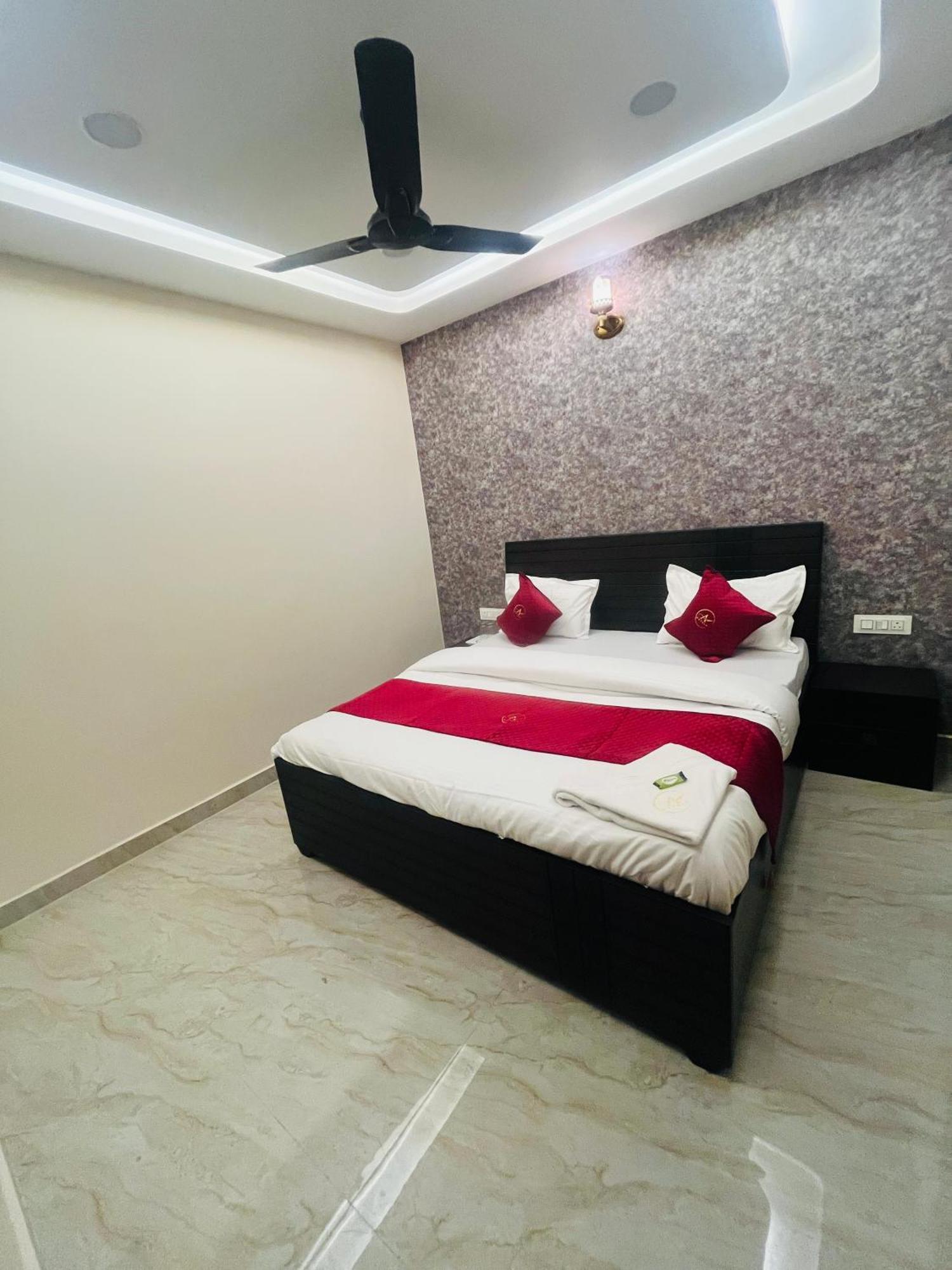 Hotel Royal A Лудяна Екстериор снимка