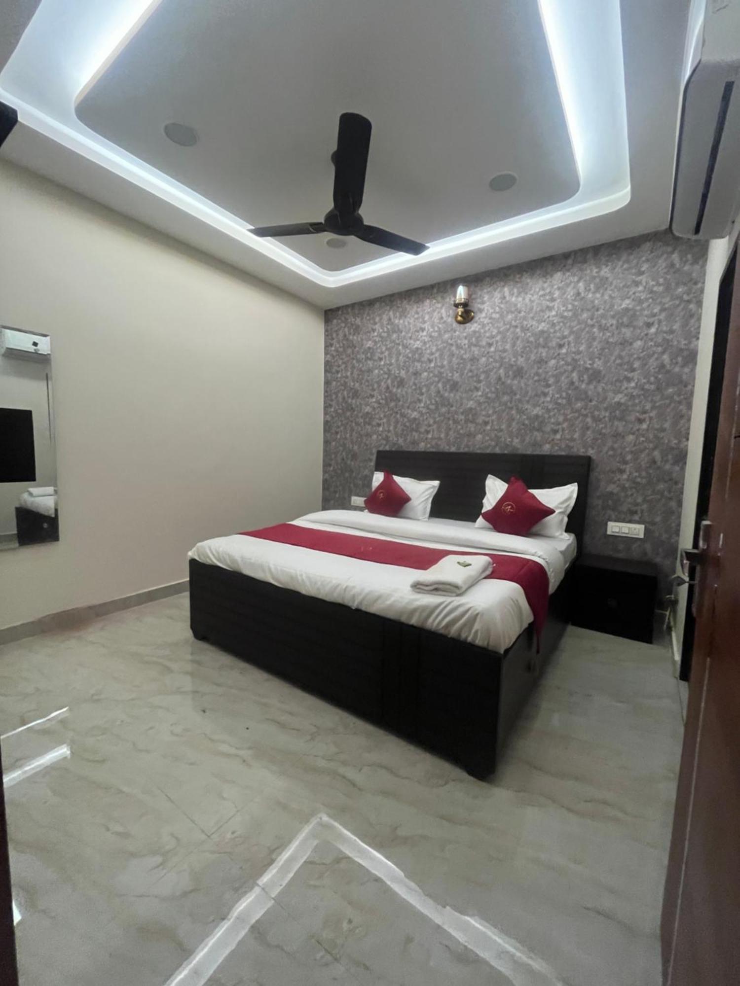 Hotel Royal A Лудяна Екстериор снимка
