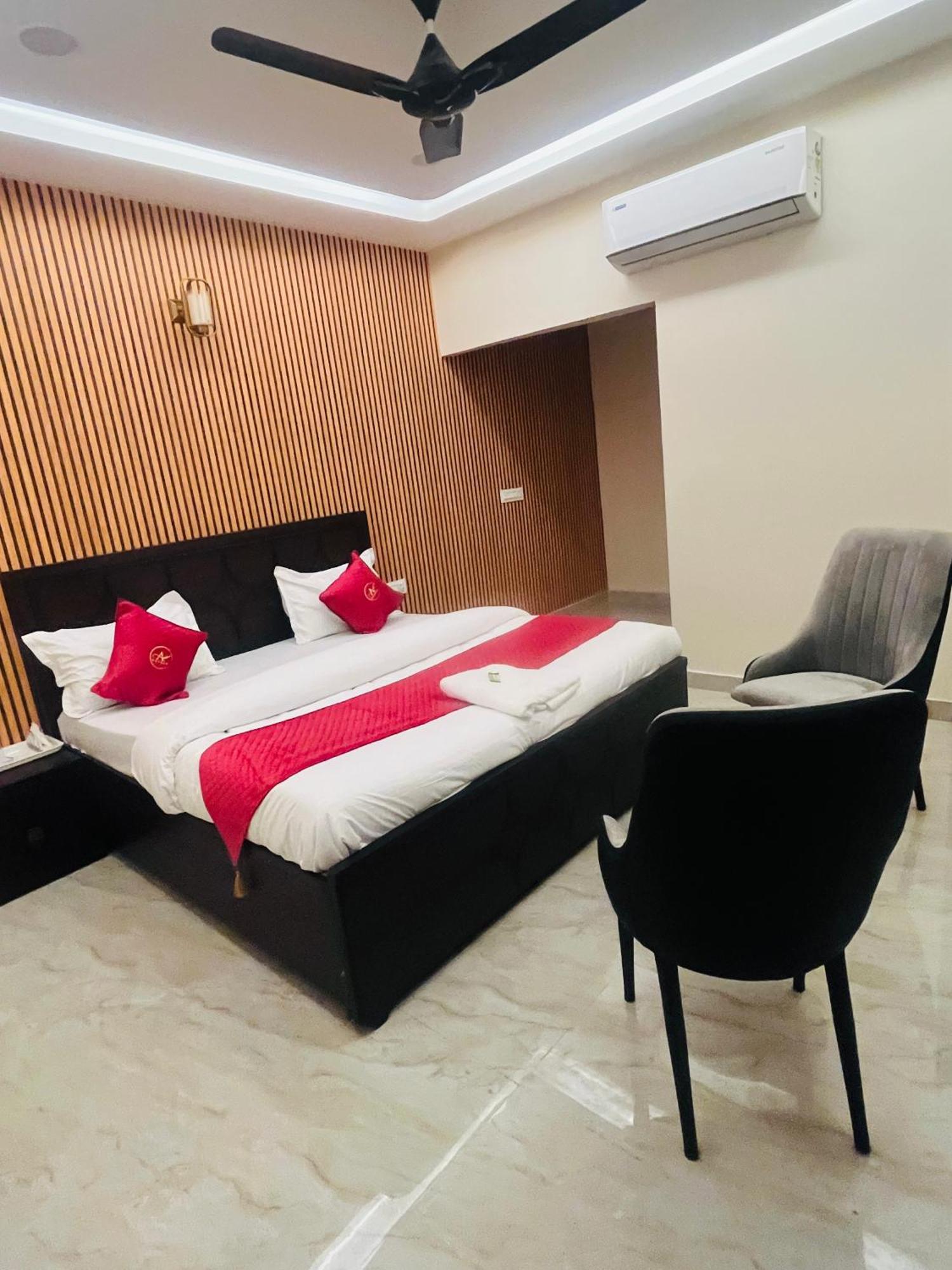 Hotel Royal A Лудяна Екстериор снимка